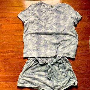 Gray and white tye dye shorts set